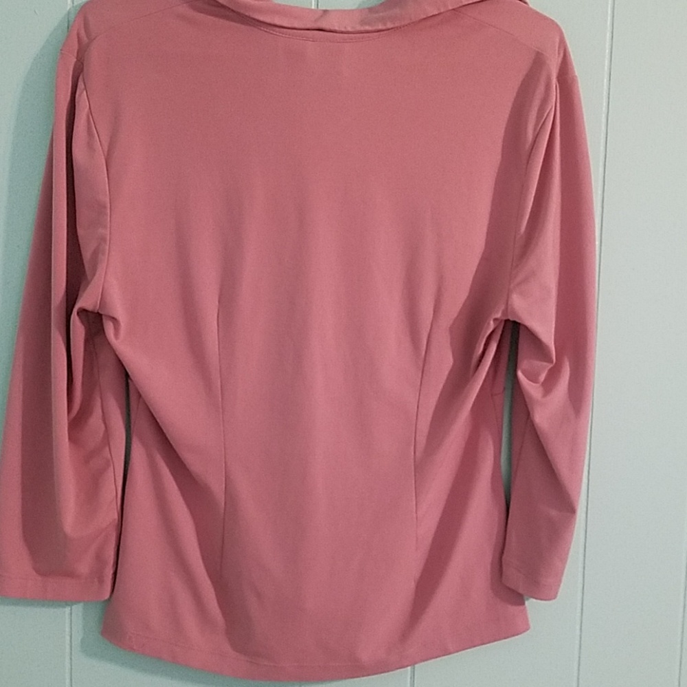 ๐ซ๐ฟBubblegum pink low cut blouse๐ผ๐ซ - Picture 3 of 4